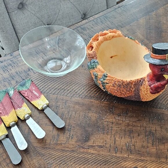 Resin Turkey Cheese Ball Holder With 4 Spreading Knives Feathers - Picture 2 of 3